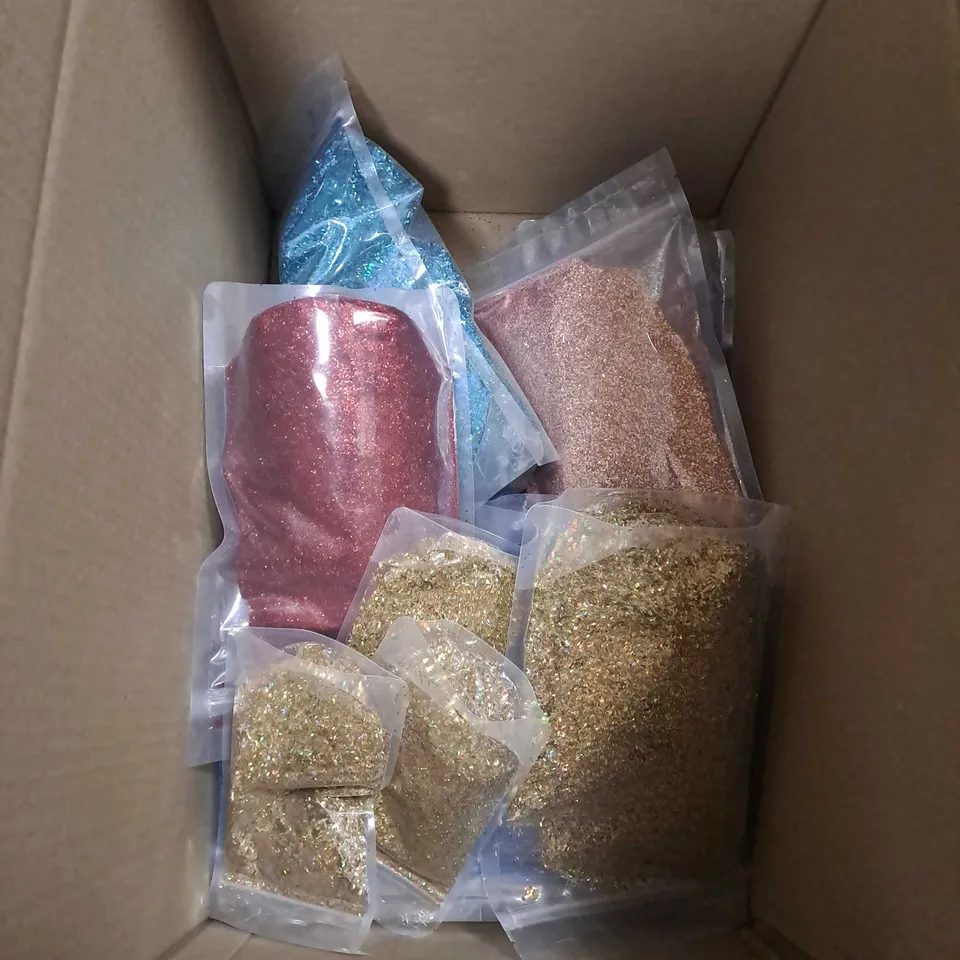 BOX OF APPROXIMATELY 15 SEALED ASSORTED GLITTER POUCHES TO INCLUDE - BLUE - PURPLE - GOLD - ETC - COLLECTION ONLY