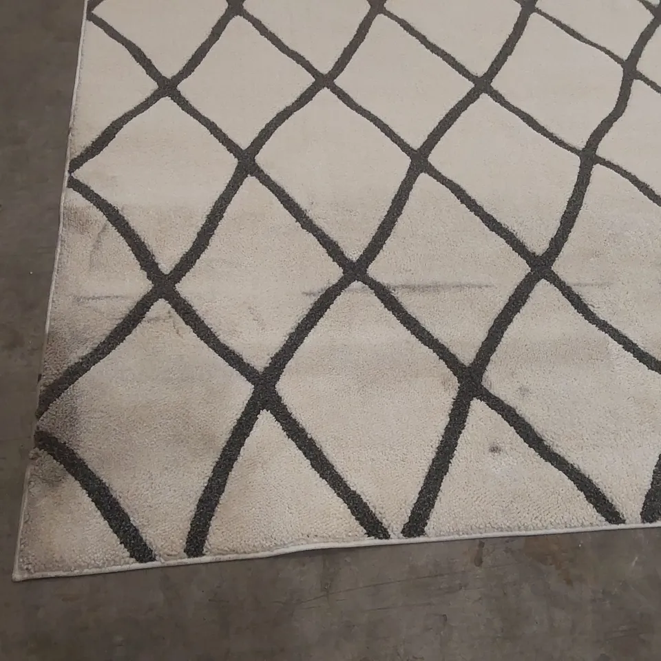 QUALITY DESIGNER AREA RUG - APPROXIMATELY 340 x 235cm