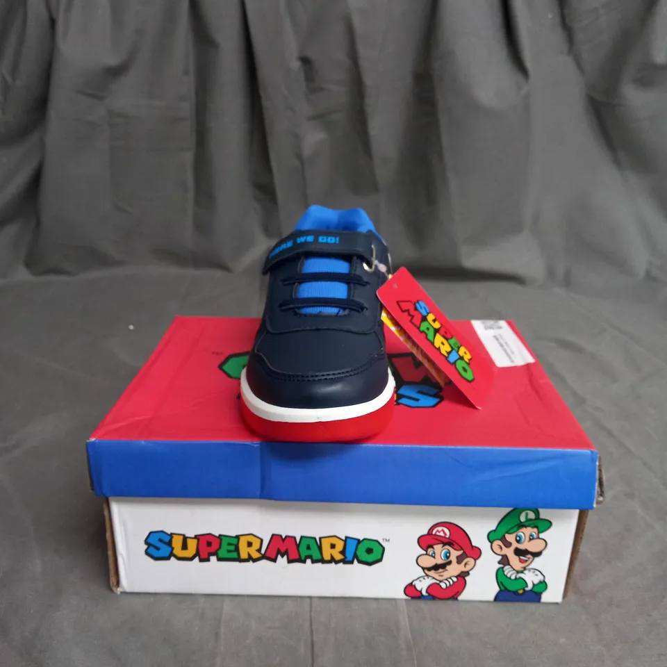 BOXED PAIR OF SUPER MARIO LIGHT UP SHOES KIDS SIZE 31