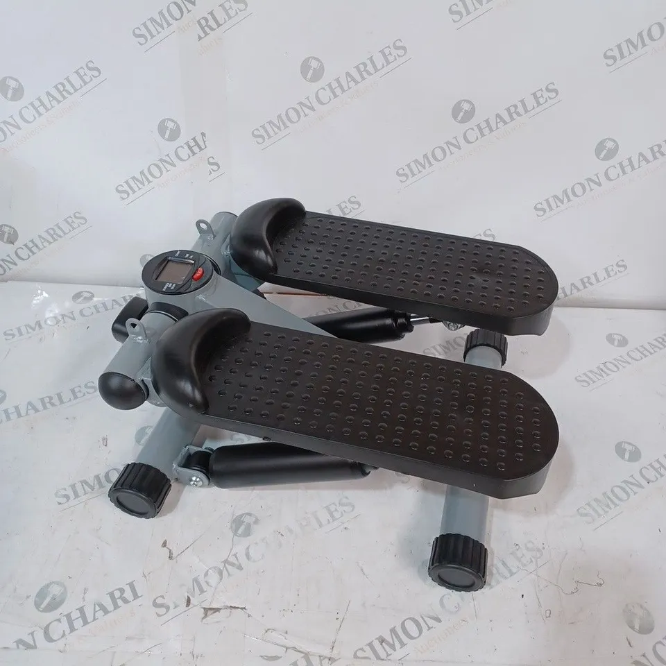 BOXED STEPPER WITH ACCESSORIES 