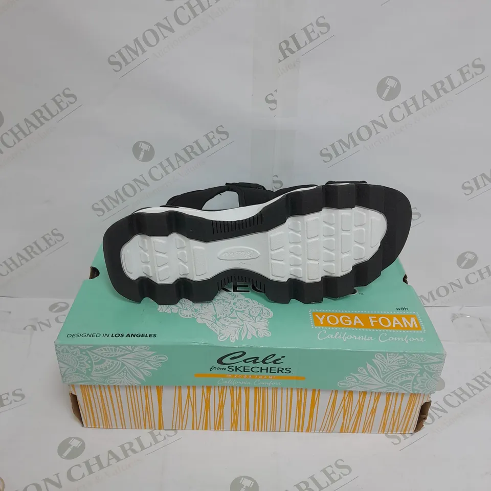 BOXED PAIR OF SKECHERS BIG LUG SANDALS IN BLACK SIZE 6