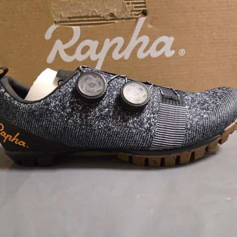 BOXED RAPHA EXPLORE RACE SHOE IN DARK NAVY - 40