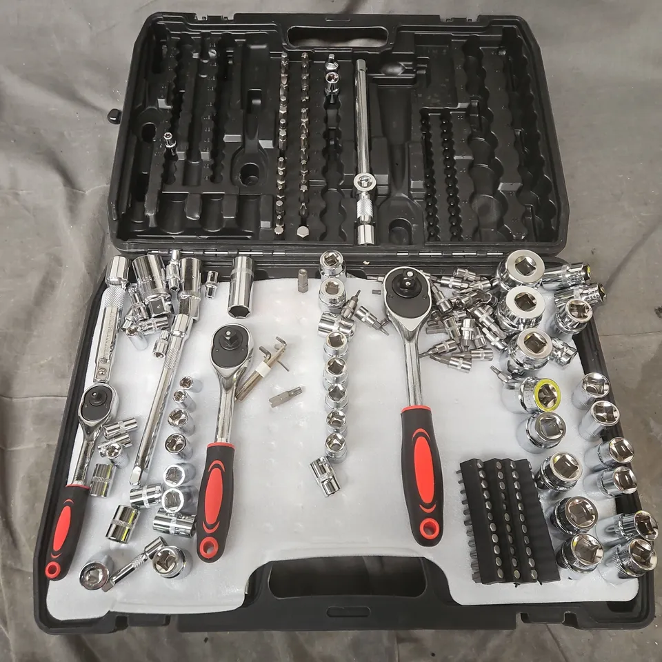 216PC SOCKET WRENCH SET