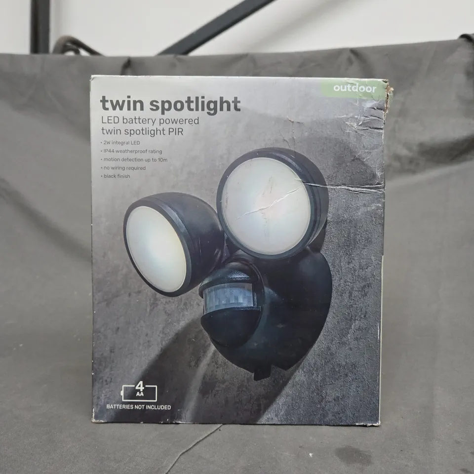 OUTDOOR TWIN SPOTLIGHTS