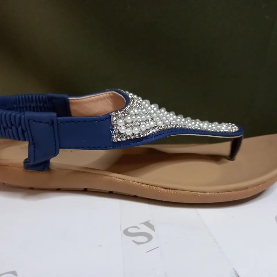 KASARA FAUX PEARL DETAIL THONG SANDAL - SIZE 5