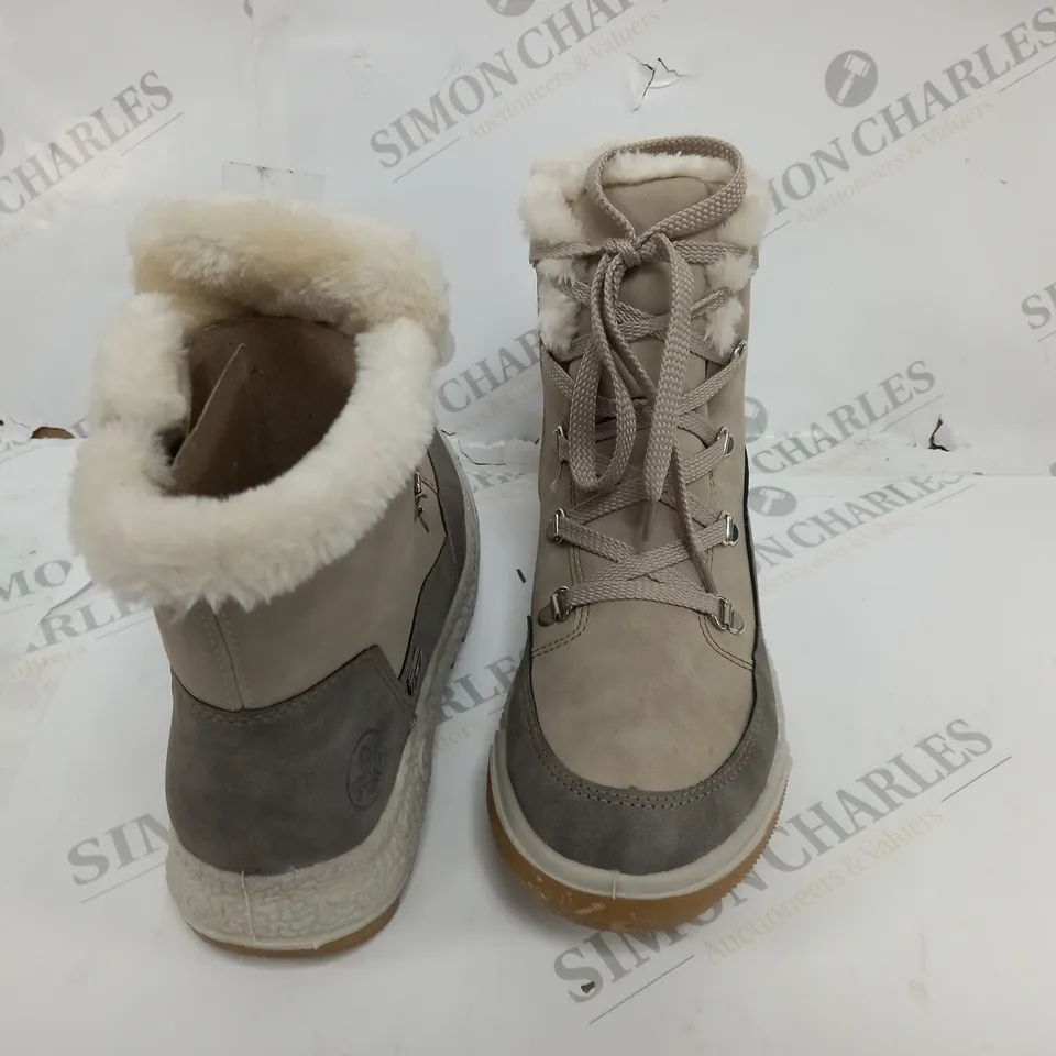 BOXED PAIR OF RIEKER ANTISTRESS WARM HIKING BOOTS SIZE 5 CREAM 