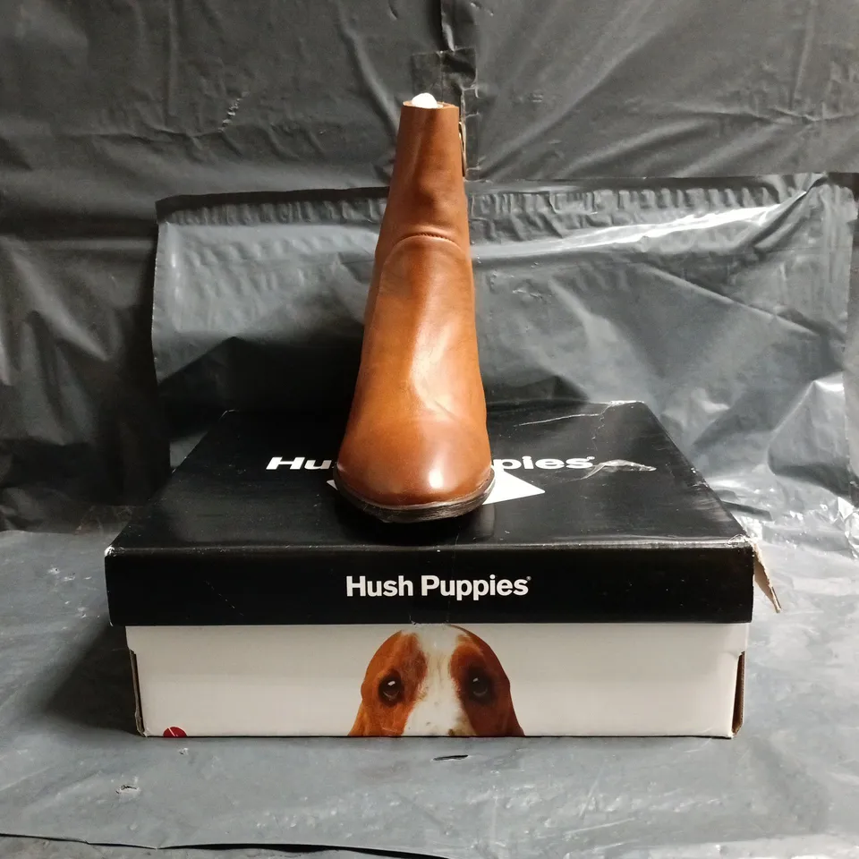BOXED PAIR OF HUSH PUPPIES WINONA WESTERN BOOTS IN TAN SIZE UK 6
