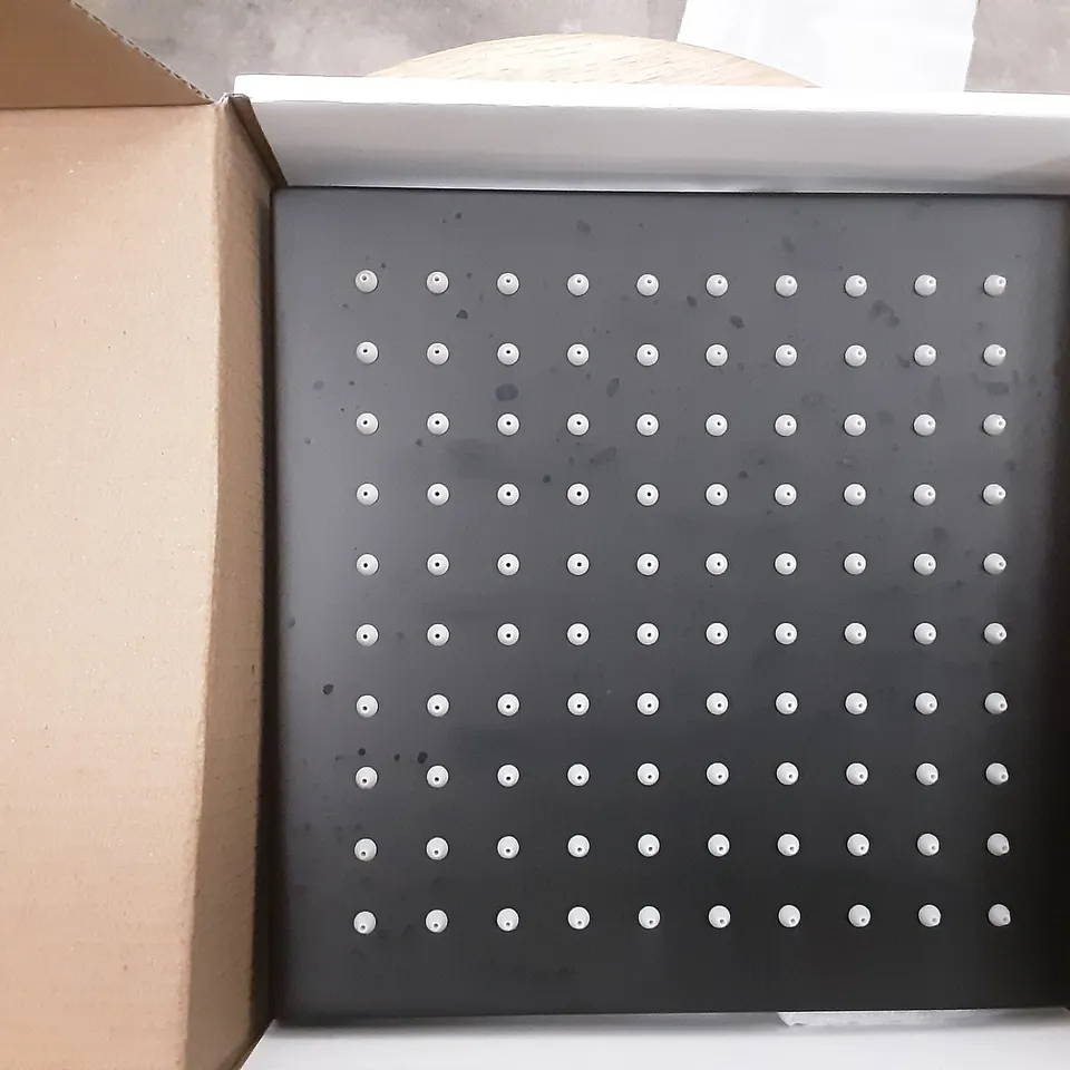 PARONA SHOWER 200MM SQUARE HEAD BLACK FINISH