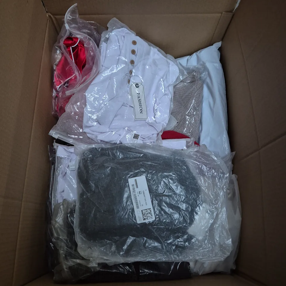 APPROXIMATELY 25 ASSORTED CLOTHING AND FASHION PRODUCTS IN VARIOUS STYLES AND SIZES - COLLECTION ONLY