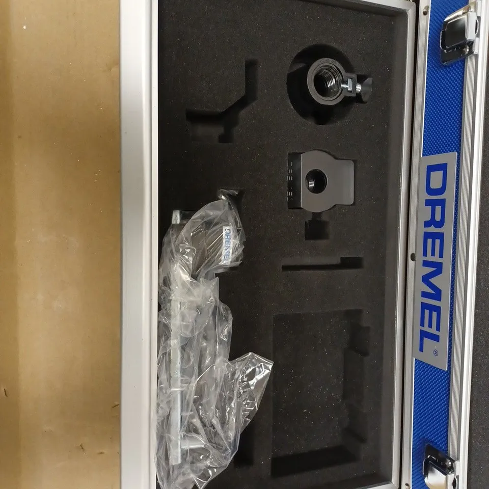 DREMEL 8220 CORDLESS PLATINUM EDITION WITH CASE