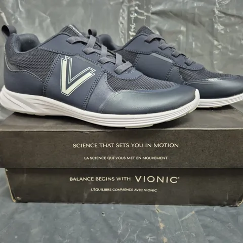BOXED PAIR OF VIONIC AGILE SHAY II TRAINERS IN BLACK SIZE 6