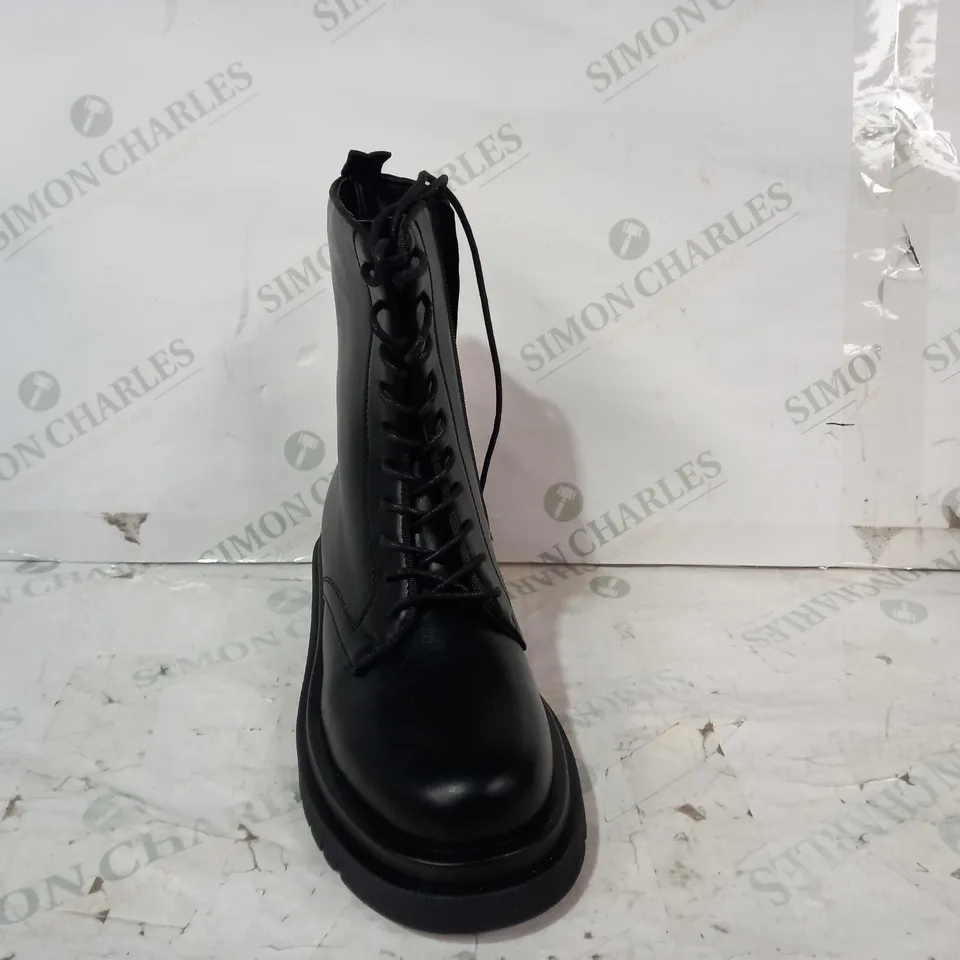 BOXED PAIR OF TRUFFLE CHUNKY LACE UP BOOTS IN BLACK UK SIZE 6