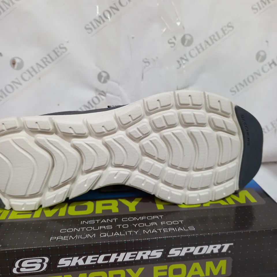BOXED PAIR OF SKETCHERS FLEX-LITE SLIP ON GREY SIZE 9