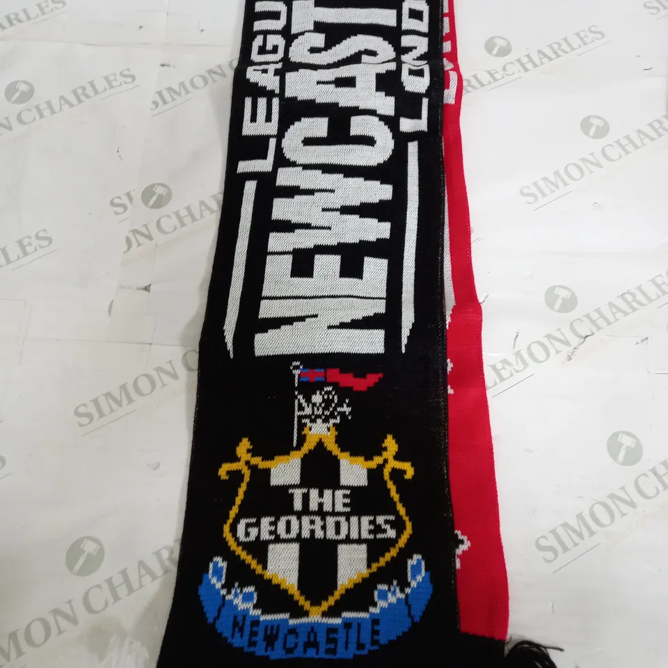 MANCHESTER UNITED & NEWCASTLE HALF AND HALF SCARF