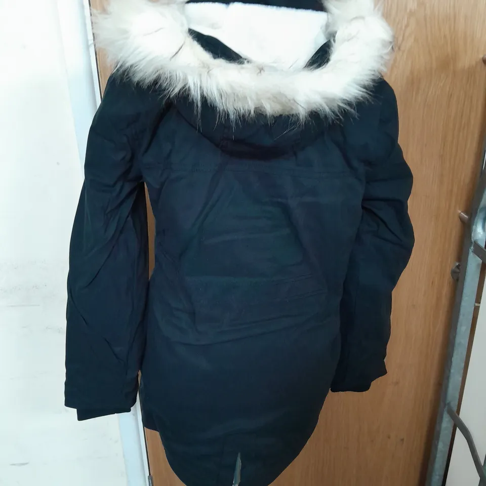 HOLLISTER FLEECE LINED WINTER JACKET WITH FUR HOOD IN BLACK SIZE M 