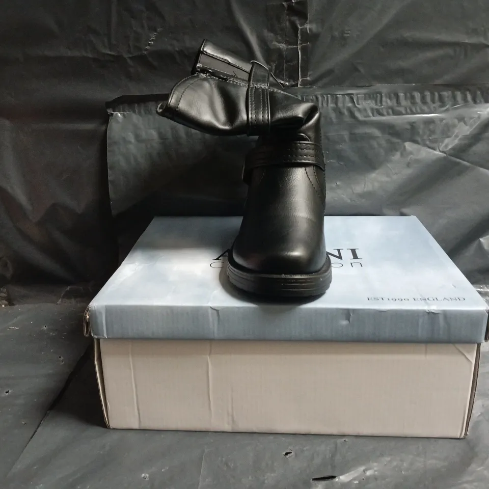 BOXED PAIR OF AJVANI COLLECTION ANKLE BOOTS IN BLACK SIZE 4