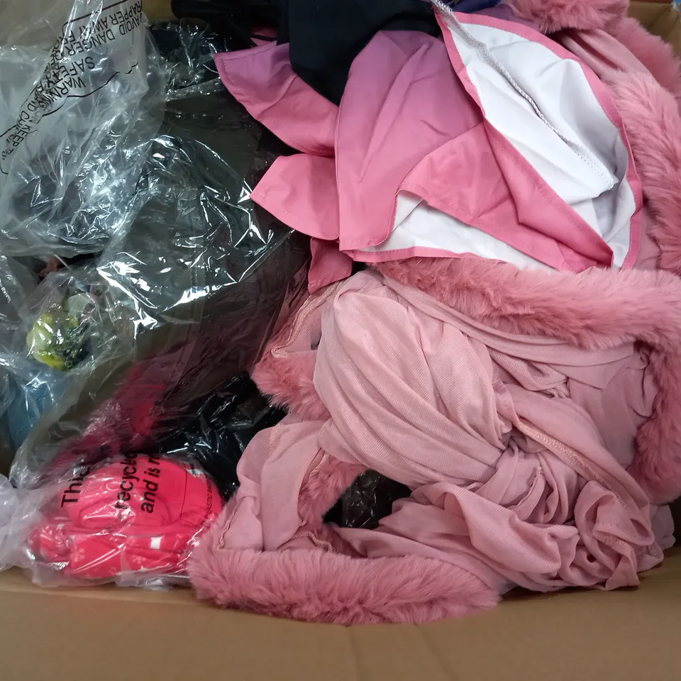BOX OF APPROXIMATELY 25 ASSORTED CLOTHING ITEMS TO INCUDE - BRAS,  JUMPERS , T-SHIRTS , TROUSERS,ECT 