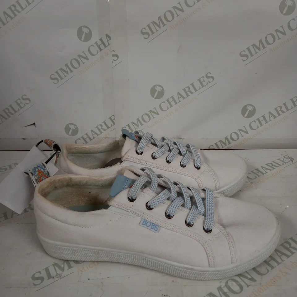 BOBS BY SKETCHERS IN WHITE - UK 5