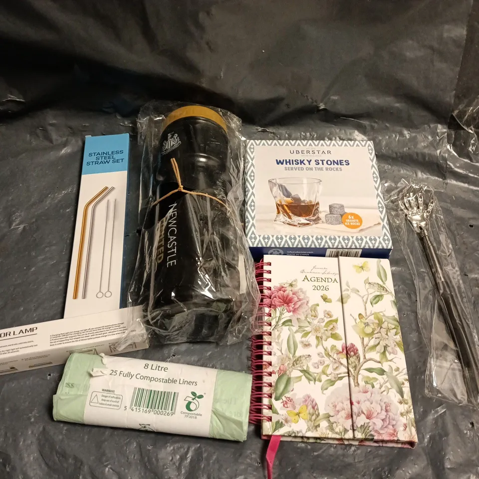 APPROXIMATELY 15 ASSORTED HOUSEHOLD ITEMS TO INCLUDE BACK SCRATCHER, NOTEBOOK, SENSOR LAMP ETC 