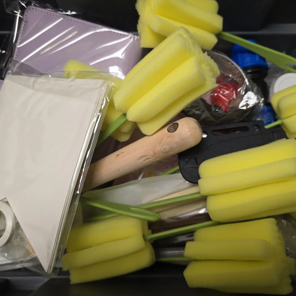 APPROXIMATELY 12 ASSORTED ITEMS TO INCLUDE - OKTAPE MED SHEARS . MUG SPONGE , BUTTER KNIFE ETC