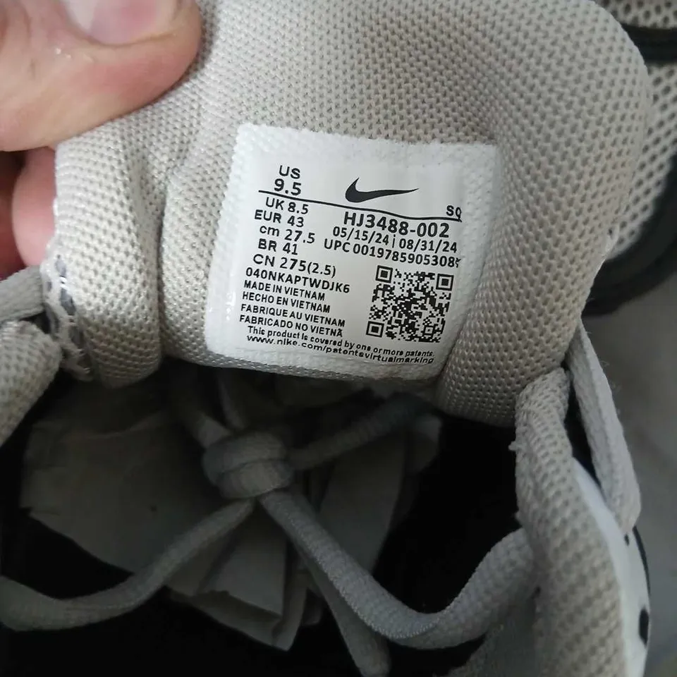 NIKE MEN'S SNEAKERS – WHITE/BLACK MESH, US 9.5 (UK 8.5)