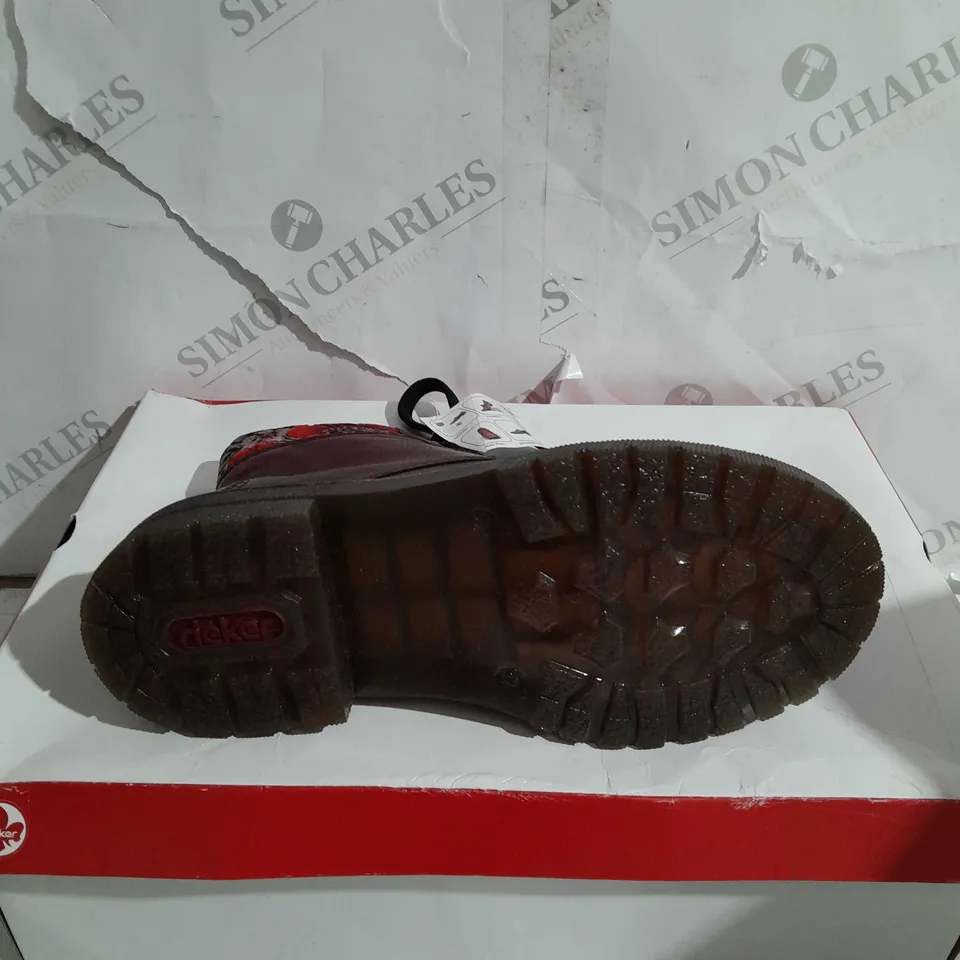 RIEKER RED INTEREST COLOUR BOOT SIZE 4 - BOXED 