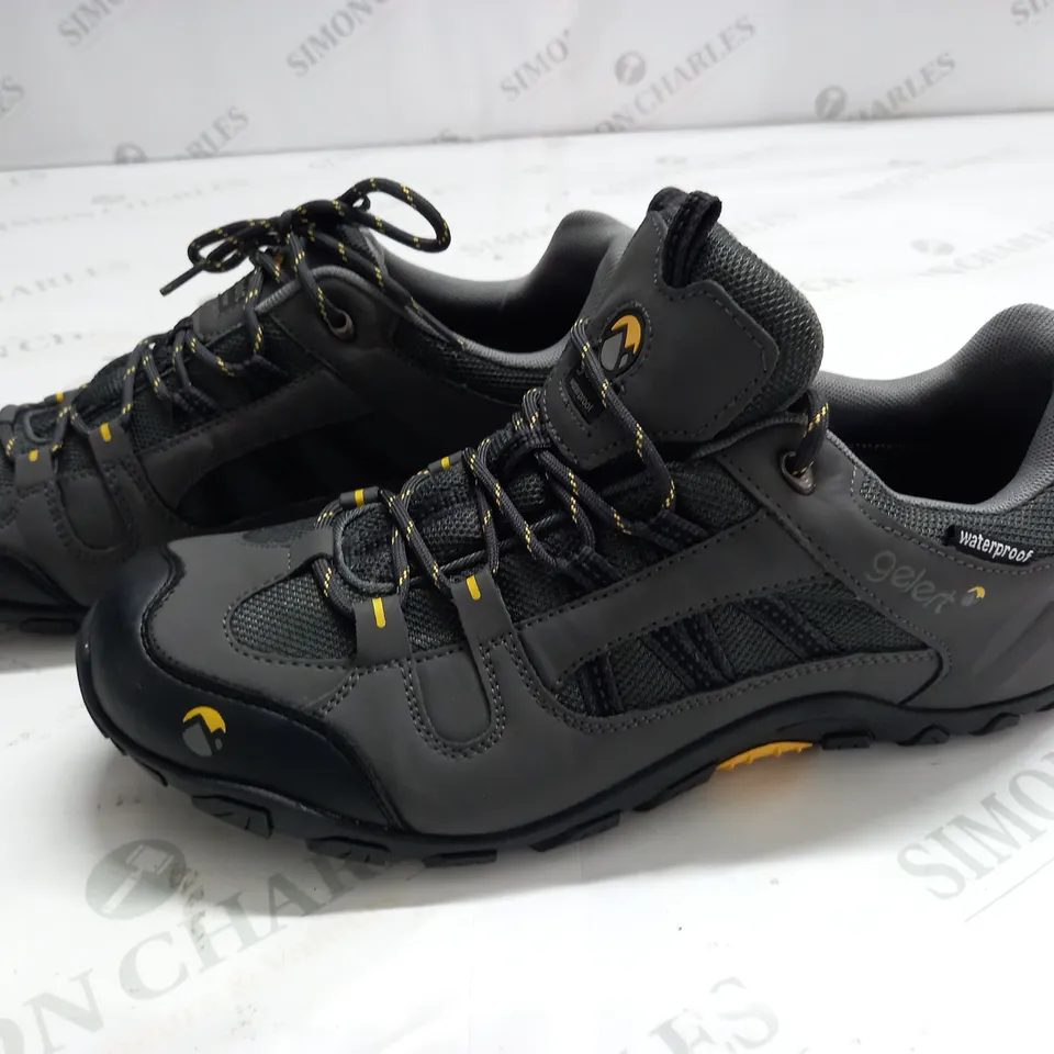 GELERT WATERPROOF ROCKY SHOES IN CHARCOAL - UK 9