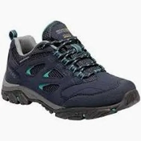 BRAND NEW REGATTA WOMEN'S HOLCOMBE IEP LOW HIKING BOOTS IN NAVY/ATLANTIS - UK 5