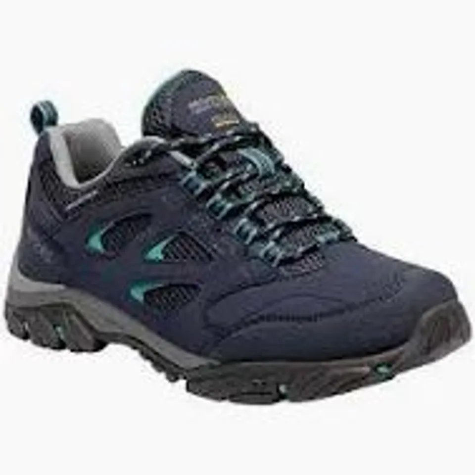 BRAND NEW REGATTA WOMEN'S HOLCOMBE IEP LOW HIKING BOOTS IN NAVY/ATLANTIS - UK 5