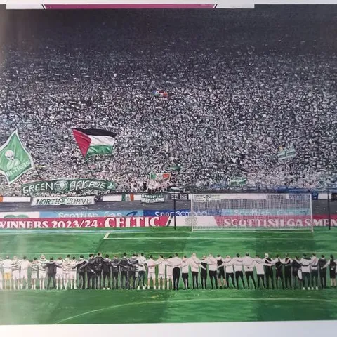 βYOUβLL NEVER WALK ALONEβ CELTIC FC A1 PRINT SIGNED BY ARTIST CHRIS HARLAND OF CONCEPT CANVASES