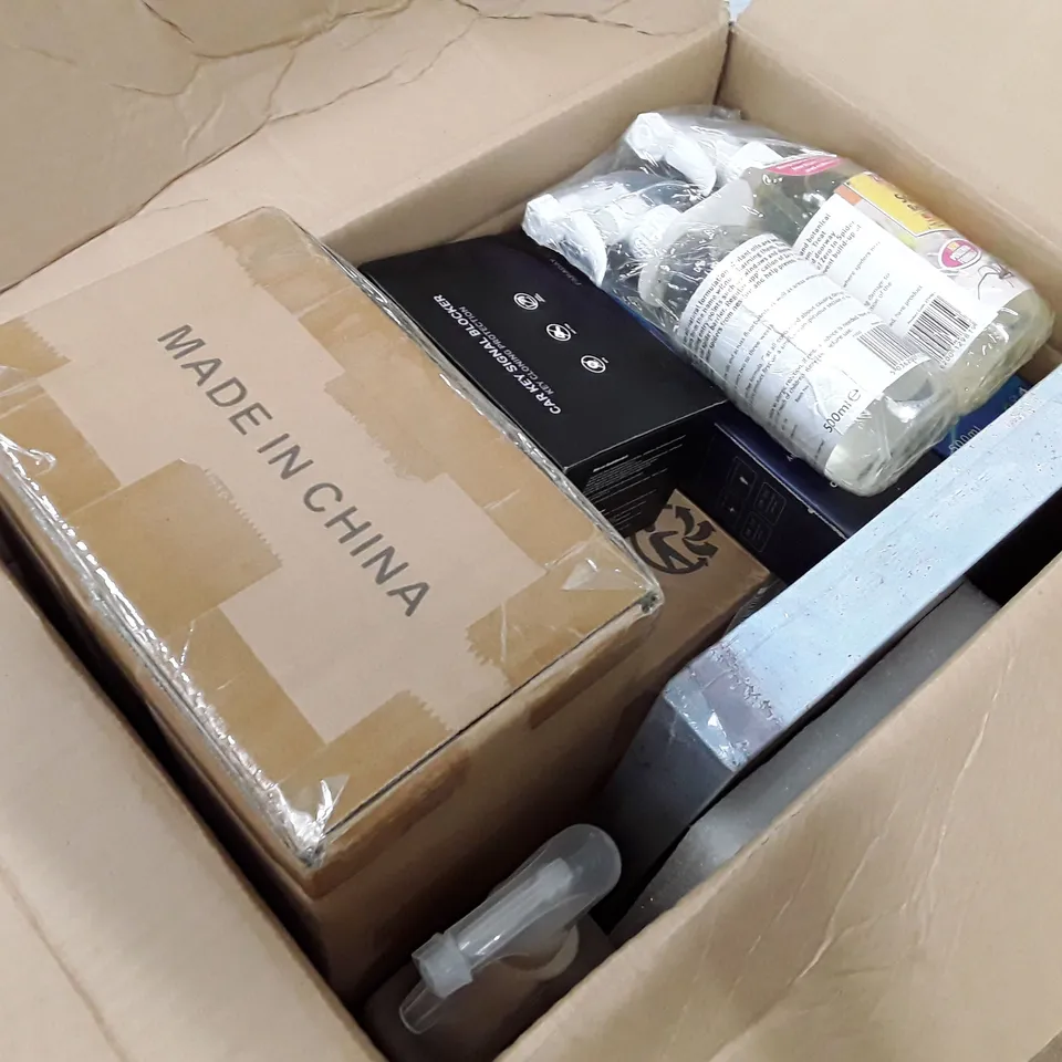 BOX CONTAINING ASSORTED ITEMS INCLUDING CAR KEY SIGNAL BLOCKER, SPIDER REPELLENT, GINGER NUTS WALL DECOR, EMERGENCY HAMMERS, LED TEMPERATURE DISPLAY, WEEDKILLER
