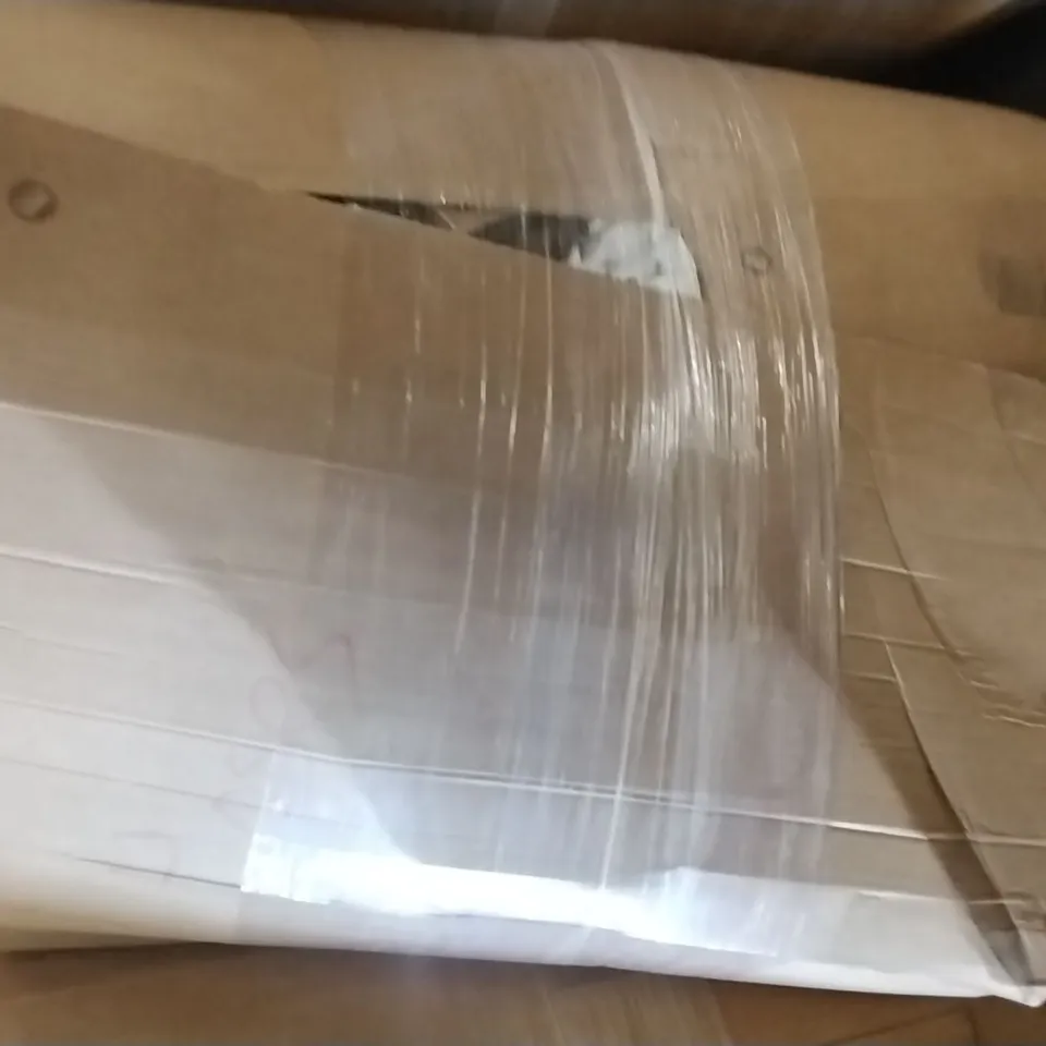 PALLET CONTAINING A LARGE QUANTITY OF HOSES