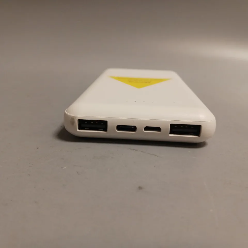 UNBRANDED POWERBANK IN WHITE CHARGING CABLE INCLUDED