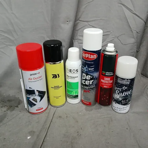 APPROXIMATELY 12 ASSORTED AEROSOLS TO INCLUDE CARPLAN DE-ICER, GROOVE AIR DUSTER, SPRAY ON SNOW, ETC - COLLECTION ONLY