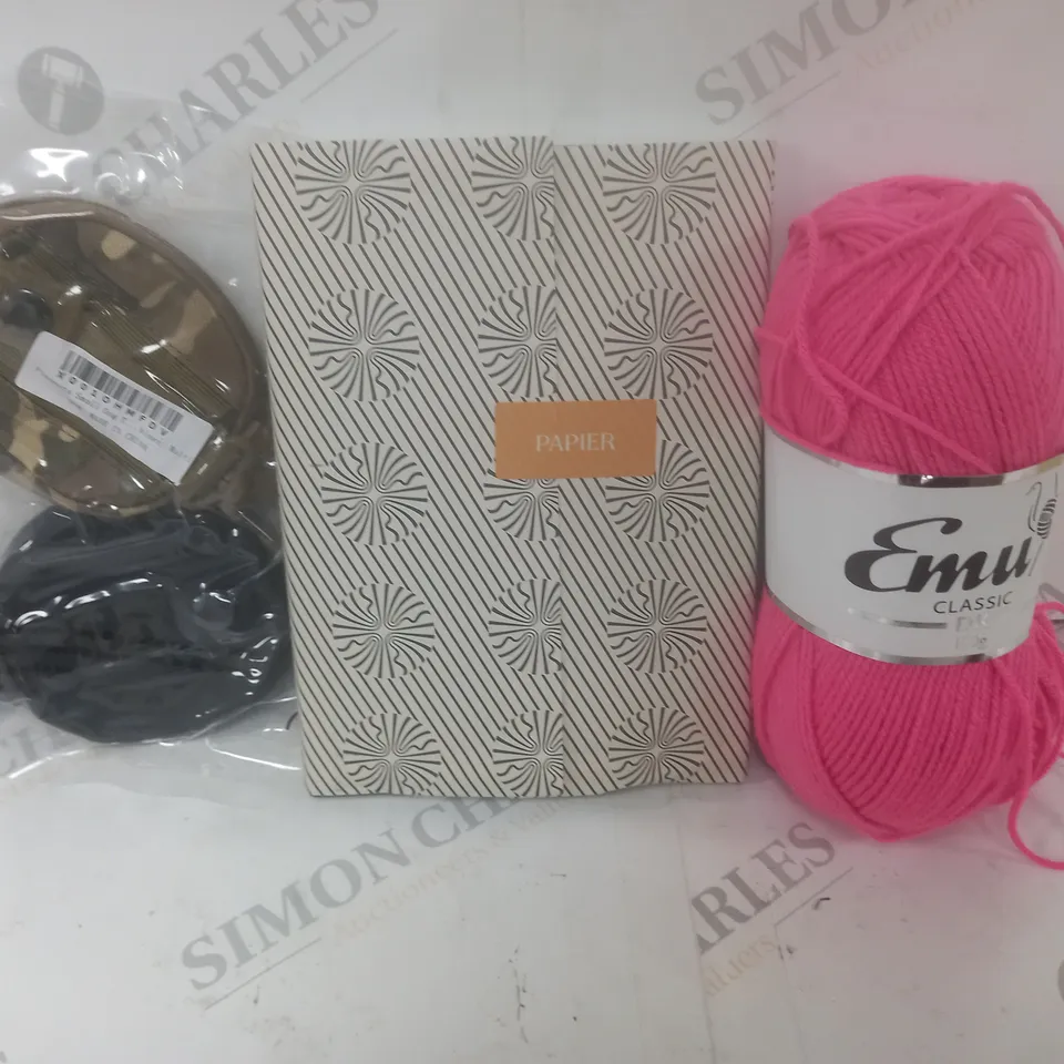 BOX OF APPROXIMATELY 15 HOUSEHOLD ITEMS TO CONTAIN 2 X SMALL TRAVEL BAGS, NOTE PAD, PINK KNITTING YARN ETC 