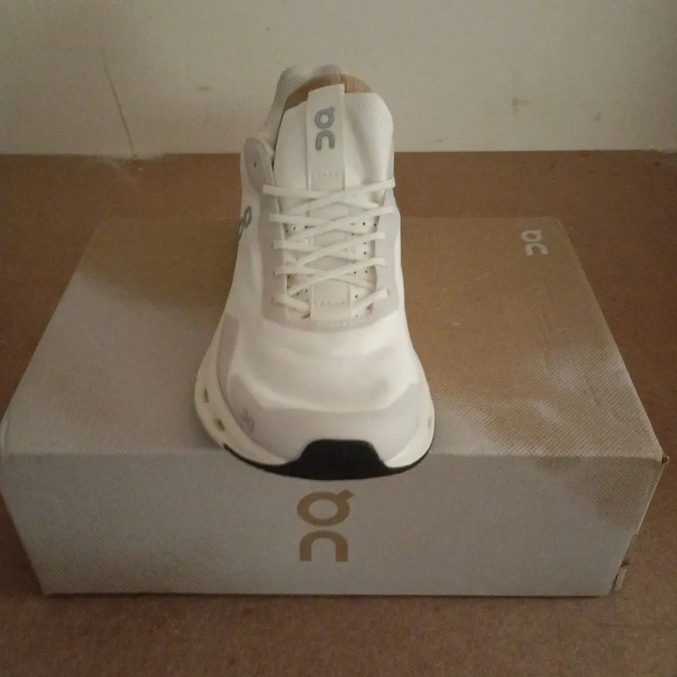 BOXED PAIR OF ON CLOUDNOVA FORM IN WHITE - UK 5
