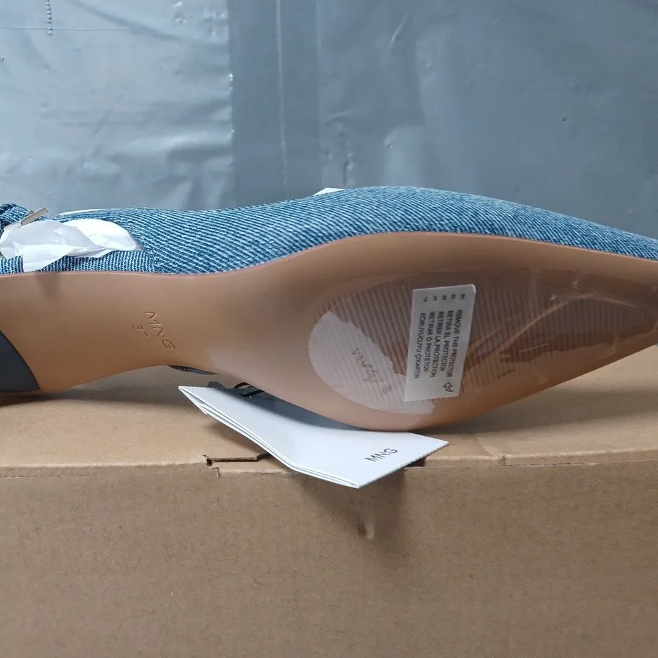 BOXED PAIR OF MNG WOMENS POINTED TOE HEELS IN BLUE - UK 4