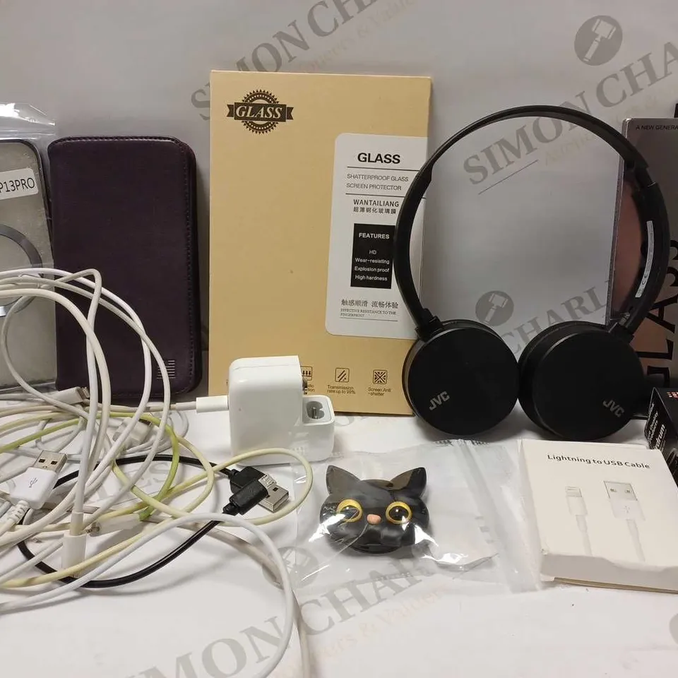 LOT OF APPROX 20 ASSORTED ELECTRICAL ITEMS TO INCLUDE JVC HEADPHONES, IPHONE 13 PRO CASE, APPLE USB CABLES, ETC 