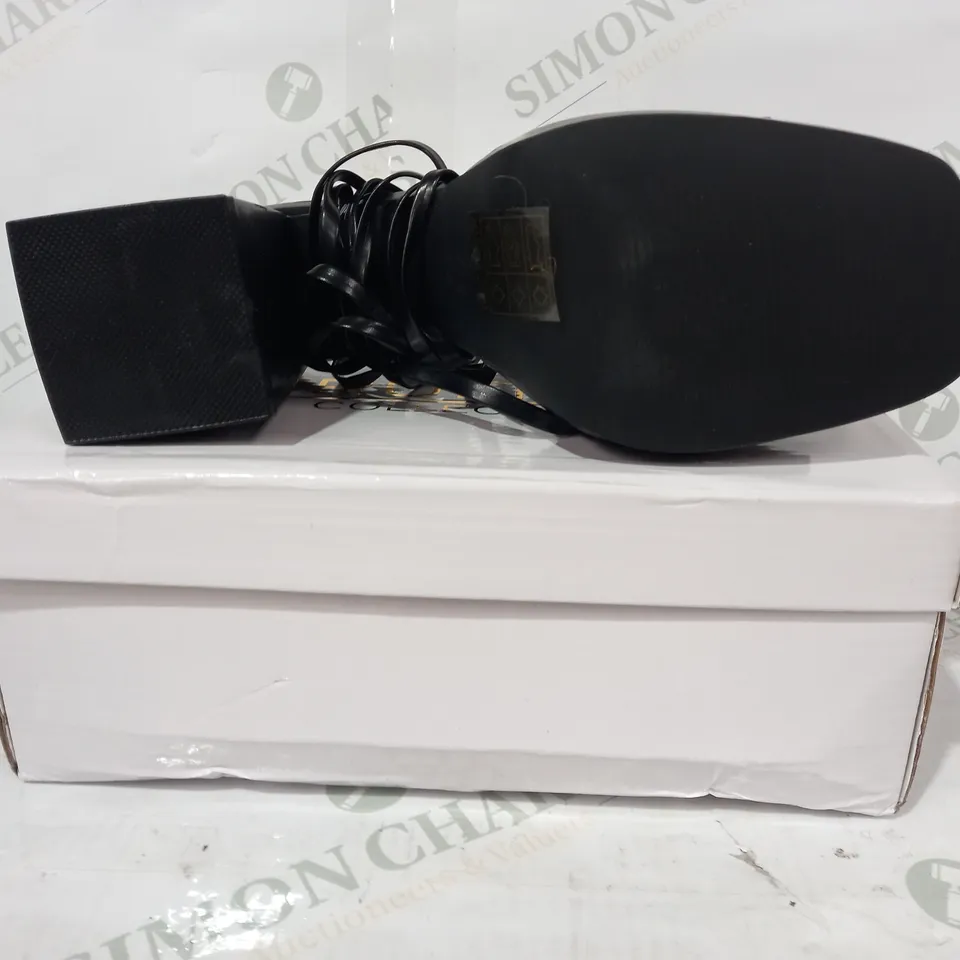 BOXED PAIR OF TRUFFLE COLLECTION LOW BLOCK HEEL OPEN TOE SANDALS IN BLACK EU SIZE 40