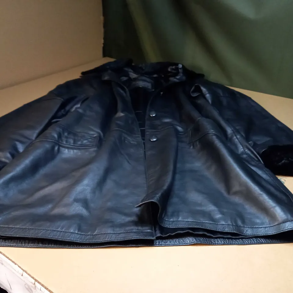 LAKELAND FINE LEATHER WOMENS COAT - SIZE 8