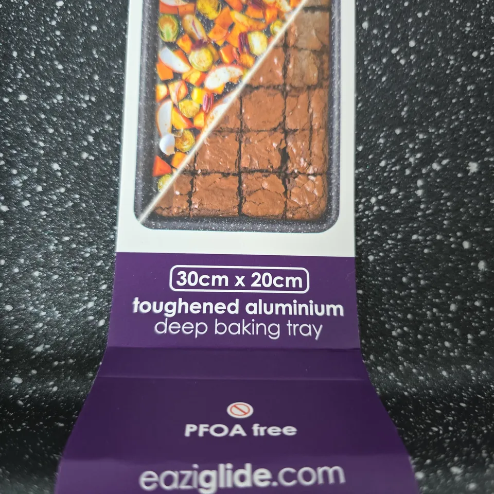 EAZIGLIDE NEVERSTICK2 30X20CM TOUGHENED ALUMINIUM DEEP BAKING TRAY – IN PACKAGING