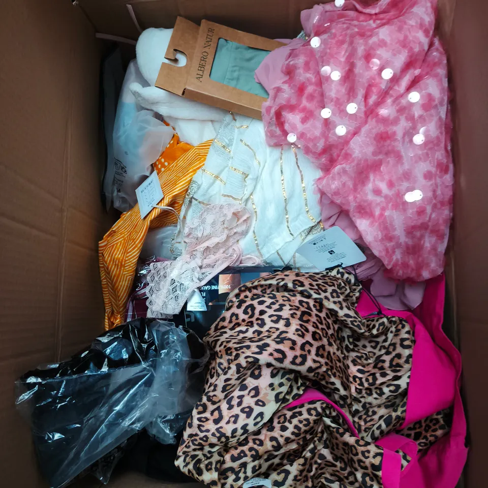 BOX OF APPROXIMATELY 20 ASSORTED CLOTHING ITEMS TO INCLUDE: M&S PANTS 40L