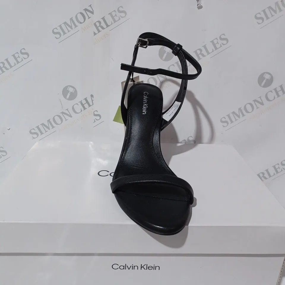 CALVIN KLEIN ESSENTAIL BLACK HEELS - SIZE 4