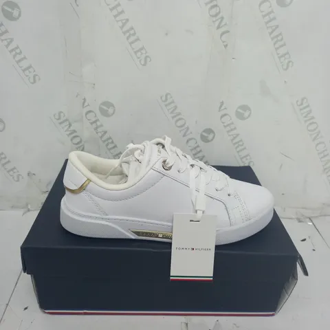 BOXED TOMMY HILFIGER CHIC COURT SIZE 36