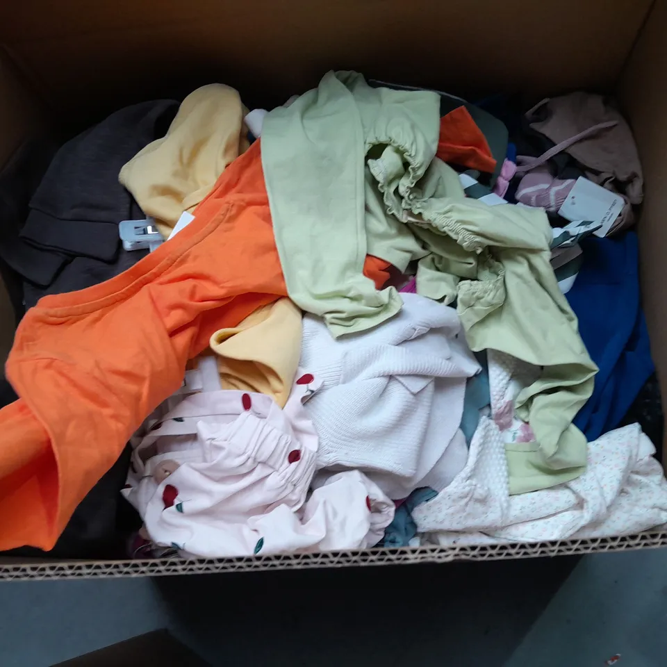 LARGE QUANTITY OF ASSORTED KIDS CLOTHING ITEMS TO INCLUDE PEP&CO, JOHN LEWIS AND GEORGE