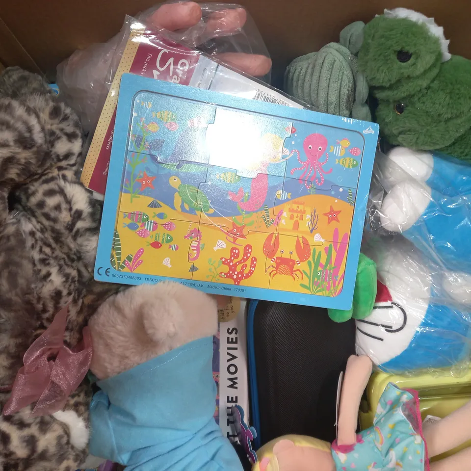 BOX OF APPROXIMATELY 20 ASSORTED TOYS AND GAMES TO INCLUDE FIFTY PRANKS TO FREAK YOUR FRIENDS, FUGGLER TEDDY, TAMAGOTCHI, ETC