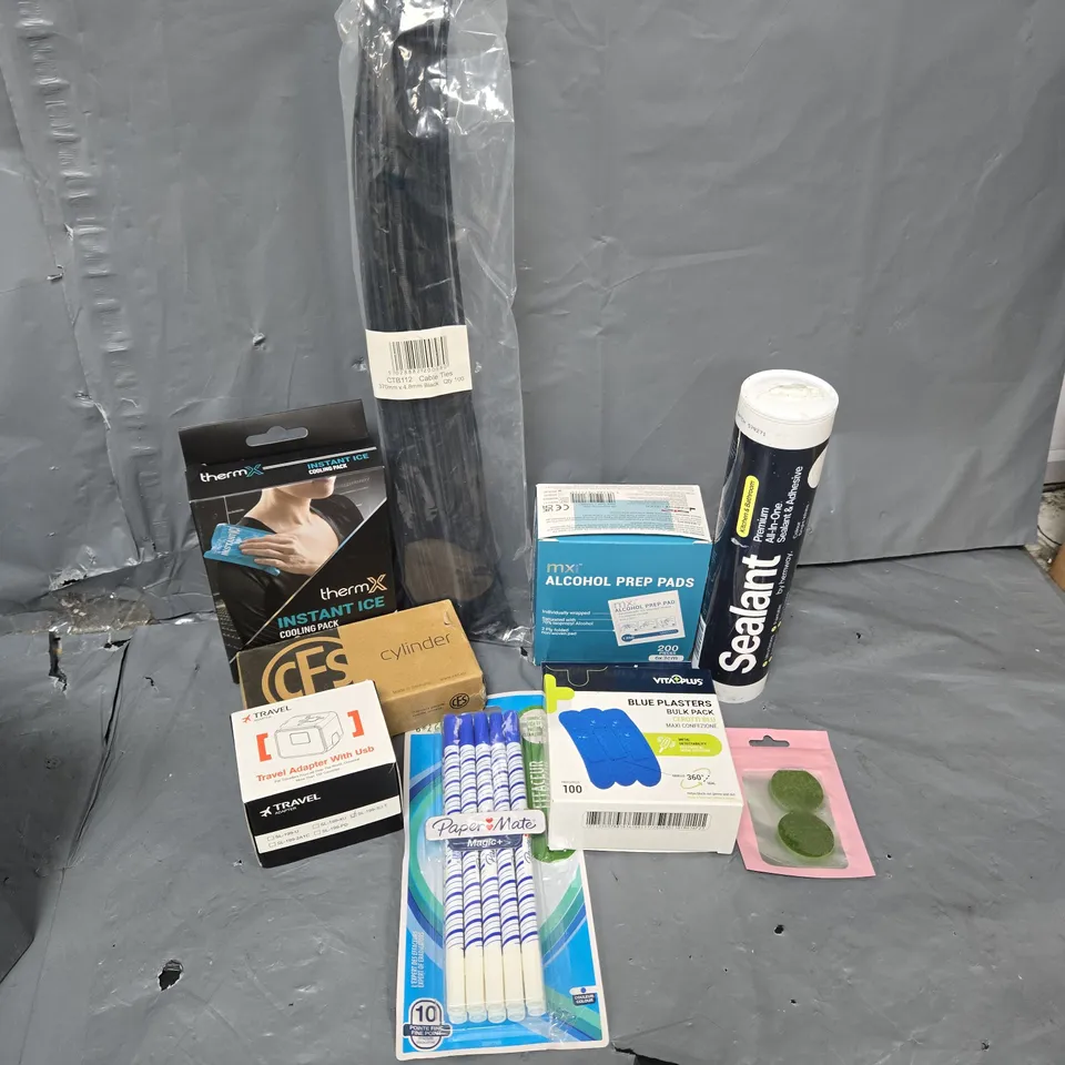 APPROXIMATELY 20 ASSORTED HOUSEHOLD ITEMS TO INCLUDE ALCOHOL PREP PADS, TRAVEL ADAPTOR WITH USB, THERMX INSTANT ICE COOLING PACK, ETC