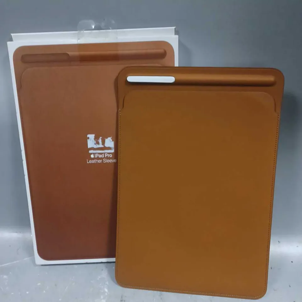 APPLE LEATHER SLEEVE FOR 10.5?INCH IPAD PRO - SADDLE BROWN