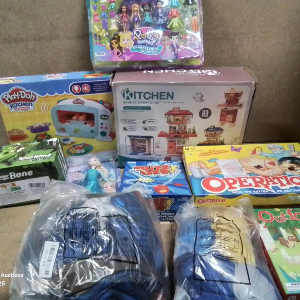 BOX OF APPROXIMATELY 10 KIDS BOXED TOYS TO INCLUDE: DRESS UP SETS, OUTFOXED GAME, OPERATION, KITCHEN PLAT SET ETC.