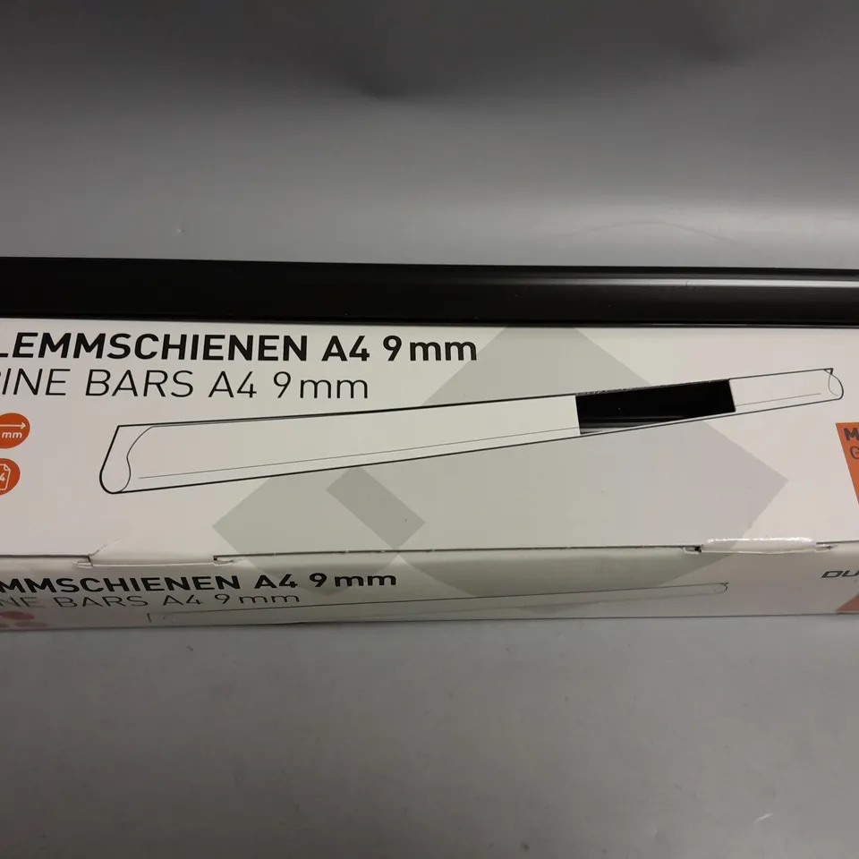 BOXED APPROX 25 SPINE BARS A4 9MM 
